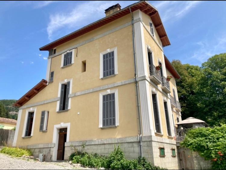 Charmant Appartement Dans Joli Village D'Annot Zewnętrze zdjęcie