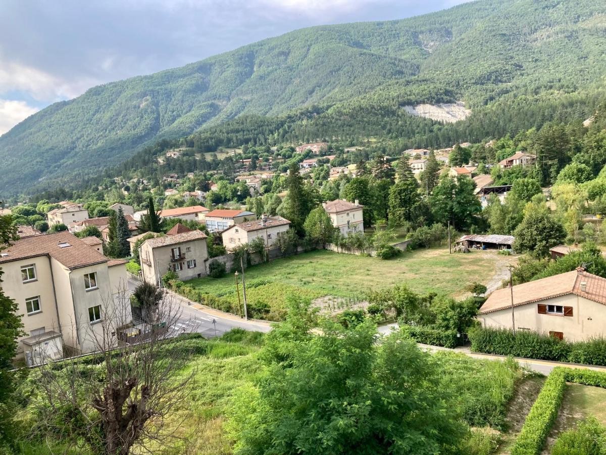 Charmant Appartement Dans Joli Village D'Annot Zewnętrze zdjęcie