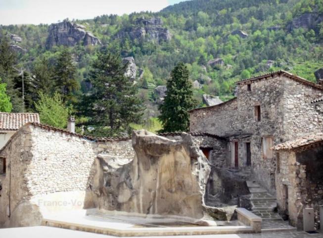 Charmant Appartement Dans Joli Village D'Annot Zewnętrze zdjęcie